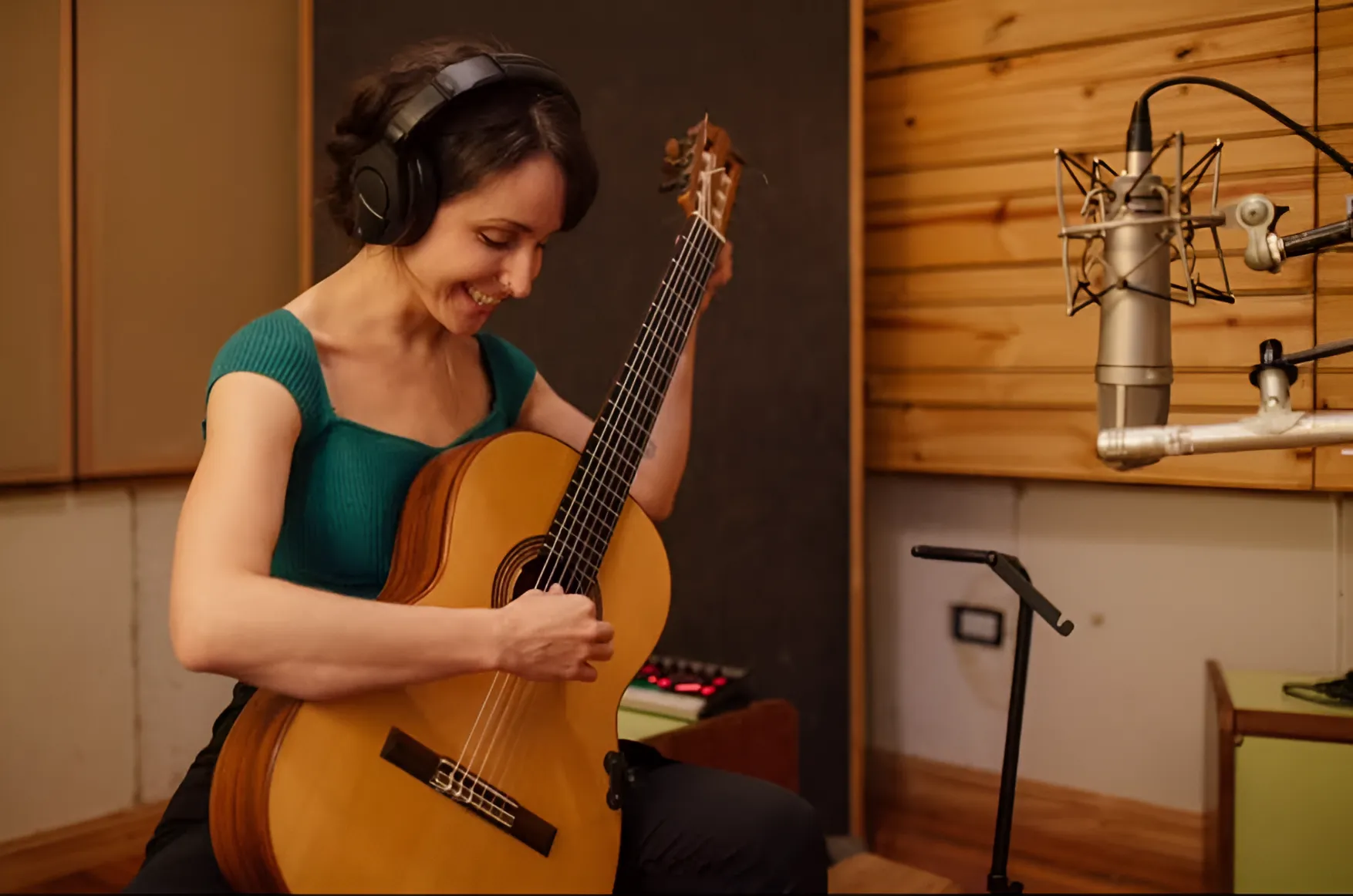 Clara Aita - Docente de guitarra y ensamble en Laboratorio de Cuerdas, Parque Patricios